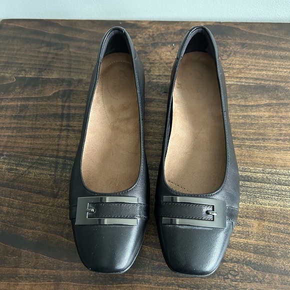 Clarks Shoes - Clark’s Black Leather Women's Flats, Size 7.5